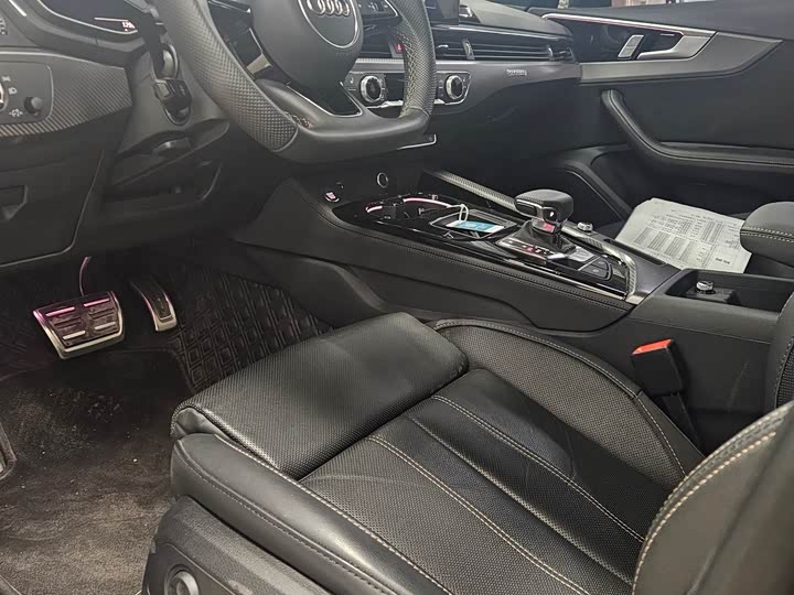 Audi A4L 2024 2024款 40 TFSI quattro RS套件燃速型