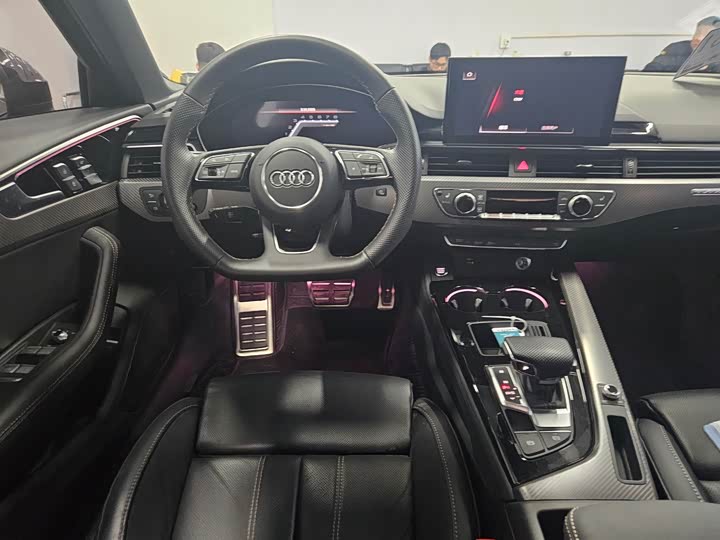 Audi A4L 2024 2024款 40 TFSI quattro RS套件燃速型