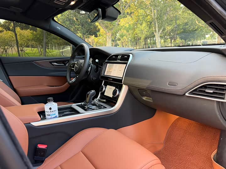 Jaguar XE L 2024 2024款 2.0T 250PS R-DYNAMIC S进取运动版