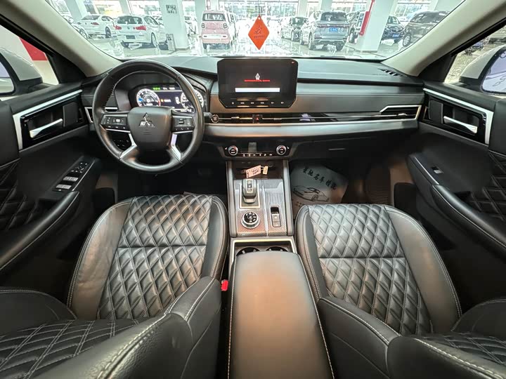 Mitsubishi Outlander 2023 2023款 1.5T CVT两驱尊耀版 7座