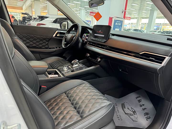 Mitsubishi Outlander 2023 2023款 1.5T CVT两驱尊耀版 7座