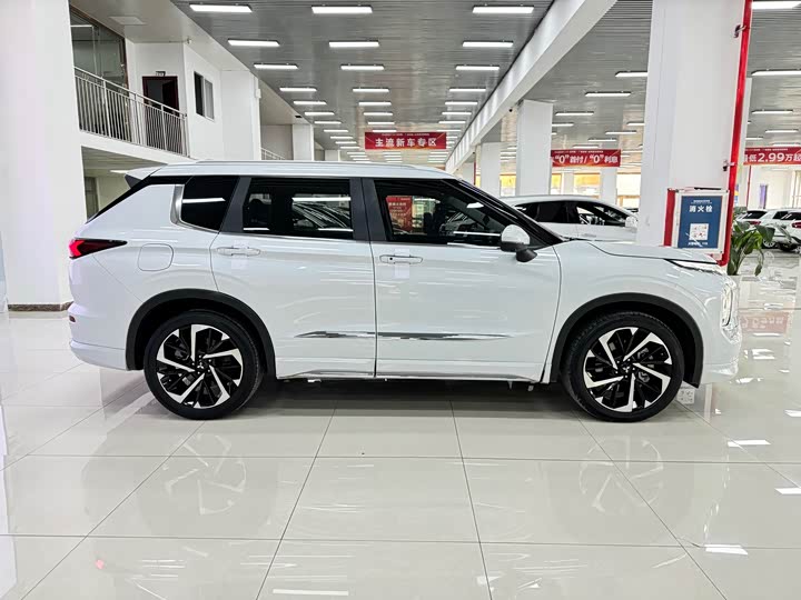 Mitsubishi Outlander 2023 2023款 1.5T CVT两驱尊耀版 7座