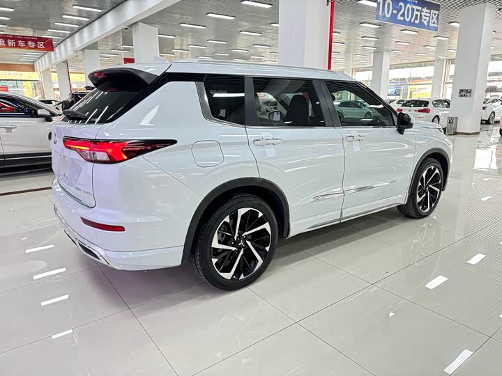 Mitsubishi Outlander 2023 2023款 1.5T CVT两驱尊耀版 7座
