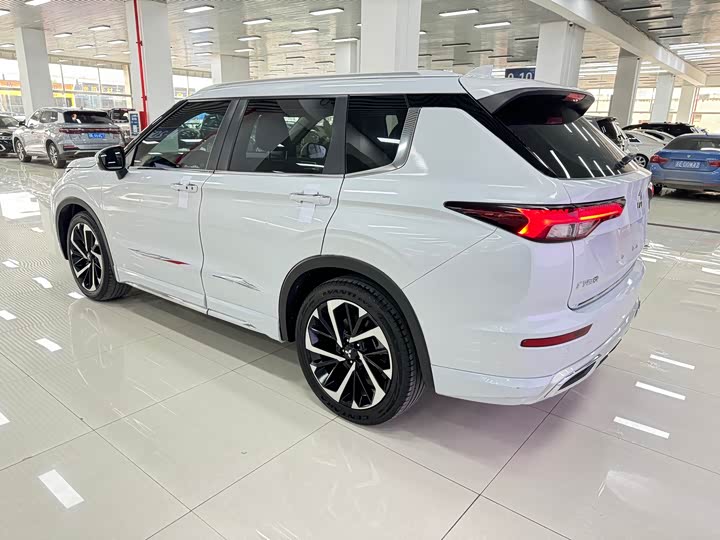 Mitsubishi Outlander 2023 2023款 1.5T CVT两驱尊耀版 7座