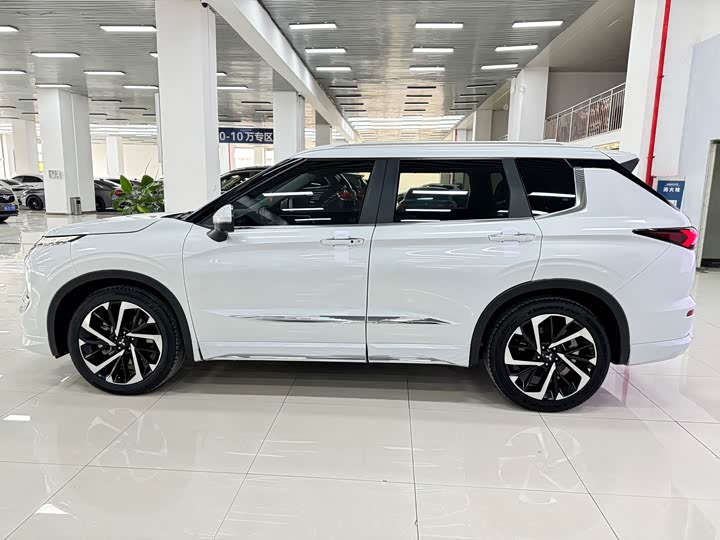 Mitsubishi Outlander 2023 2023款 1.5T CVT两驱尊耀版 7座