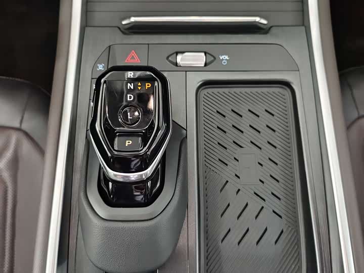 Ford Edge 2025 2025款 锐界L 2.0T EcoBoost E混动四驱七座至尊型