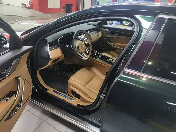 Jaguar XF L 2024 2024款 2.0T P250 两驱尊享豪华版