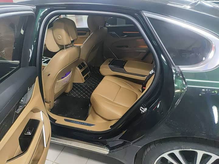 Jaguar XF L 2024 2024款 2.0T P250 两驱尊享豪华版
