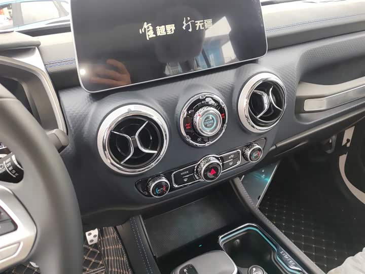 BAIC Beijing BJ40 2023 2023款 2.0D 自动四驱刀锋英雄版侠客型（前后电控锁）