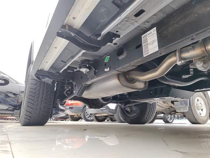 BAIC Beijing BJ40 2023 2023款 2.0D 自动四驱刀锋英雄版侠客型（前后电控锁）