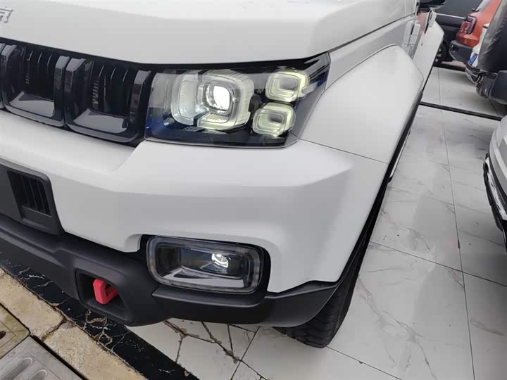 BAIC Beijing BJ40 2023 2023款 2.0D 自动四驱刀锋英雄版侠客型（前后电控锁）