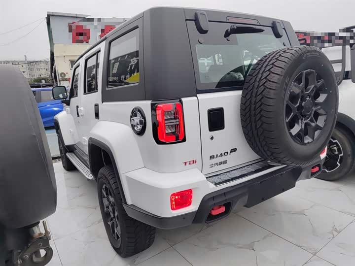 BAIC Beijing BJ40 2023 2023款 2.0D 自动四驱刀锋英雄版侠客型（前后电控锁）