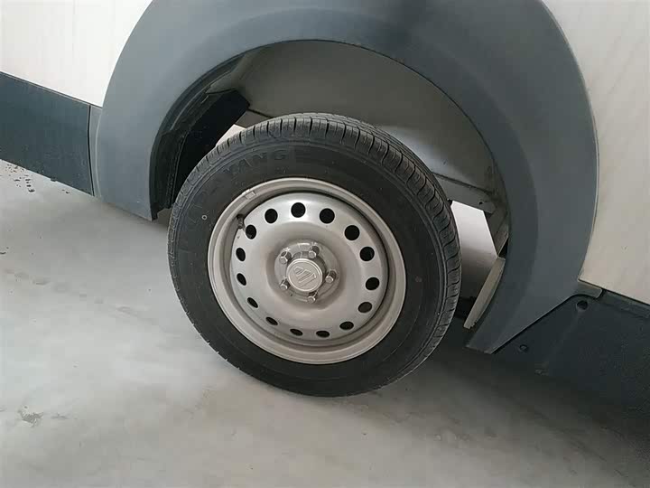 Foton Smart Smurf E7 2024 2024款 改款 纯电动厢式运输车 平顶2座 亿纬锂能41.86kWh