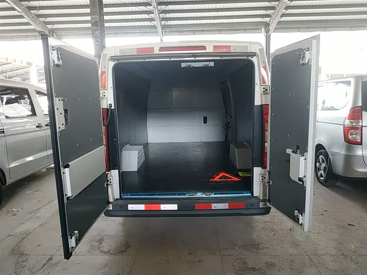 Foton Smart Smurf E7 2024 2024款 改款 纯电动厢式运输车 平顶2座 亿纬锂能41.86kWh