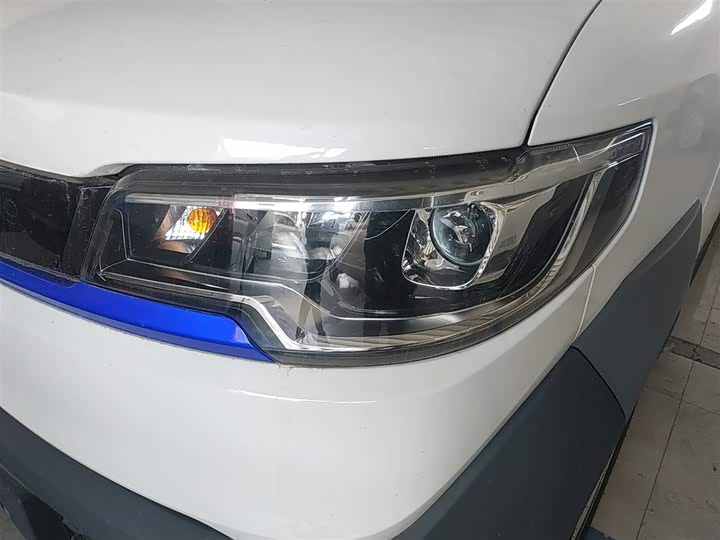 Foton Smart Smurf E7 2024 2024款 改款 纯电动厢式运输车 平顶2座 亿纬锂能41.86kWh