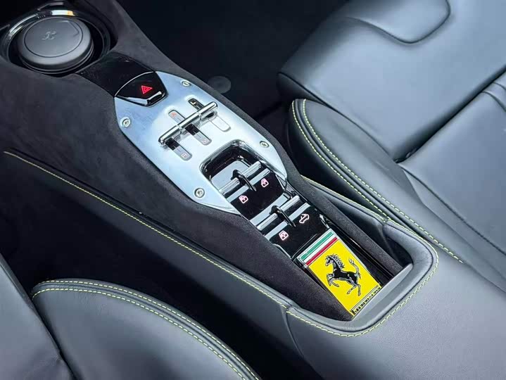 Ferrari SF90 2021 2021款 3.9T V8 Spider