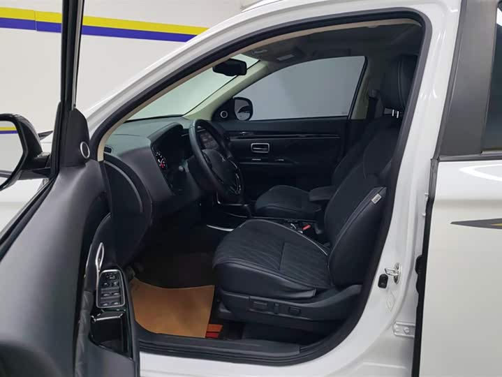 Mitsubishi Outlander 2021 2021款 改款 2.0L 两驱畅享版 5座