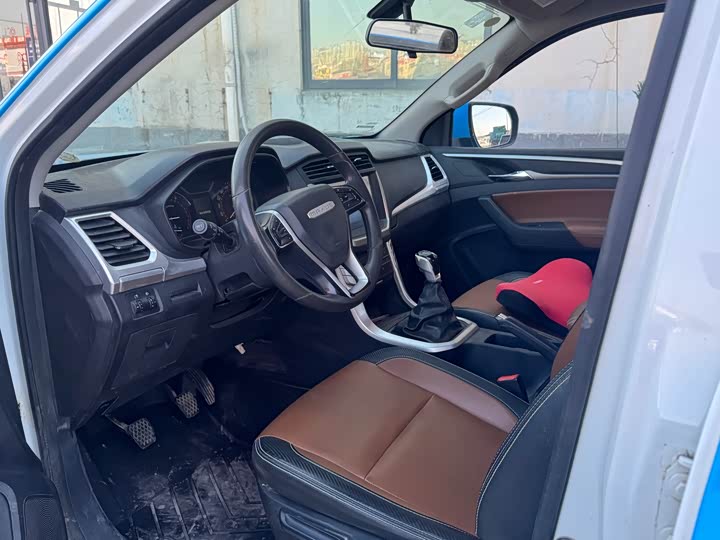 Maxus T70 2022 2022款 2.0T柴油手动两驱澳洲版标箱