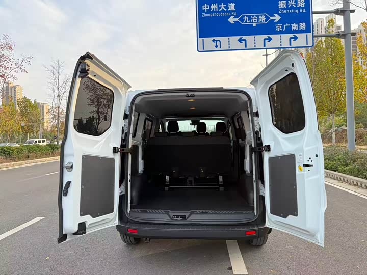 Ford Transit 2023 2023款 2.0T柴油手动多功能商用车短轴低顶5/6座