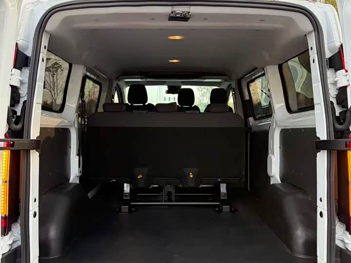 Ford Transit 2023 2023款 2.0T柴油手动多功能商用车短轴低顶5/6座