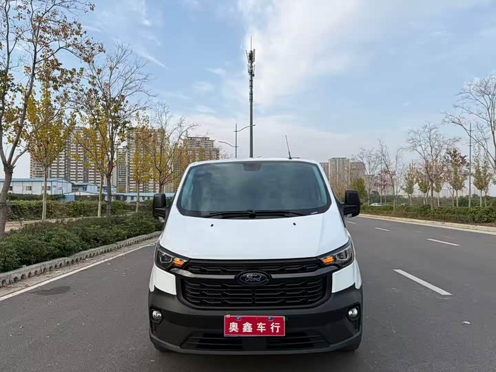 Ford Transit 2023 2023款 2.0T柴油手动多功能商用车短轴低顶5/6座