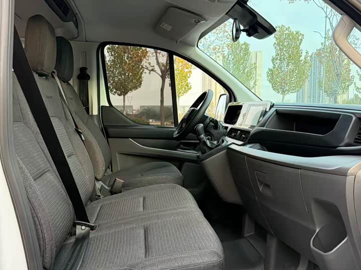 Ford Transit 2023 2023款 2.0T柴油手动多功能商用车短轴低顶5/6座