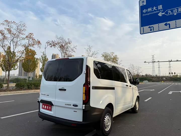 Ford Transit 2023 2023款 2.0T柴油手动多功能商用车短轴低顶5/6座