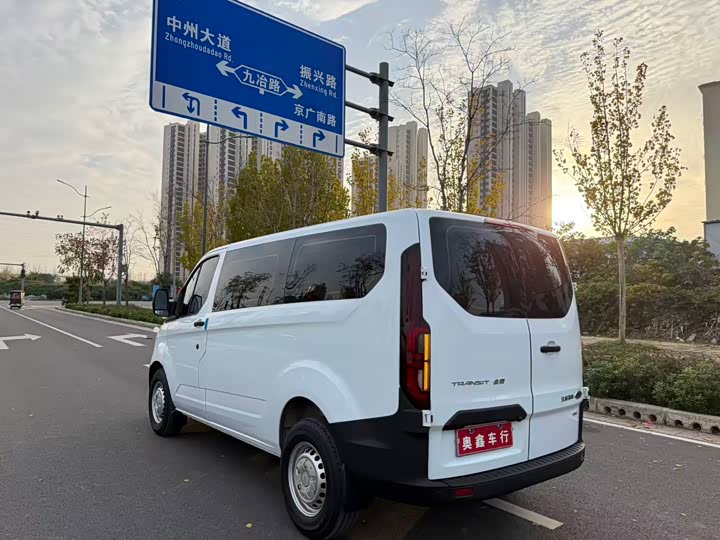 Ford Transit 2023 2023款 2.0T柴油手动多功能商用车短轴低顶5/6座