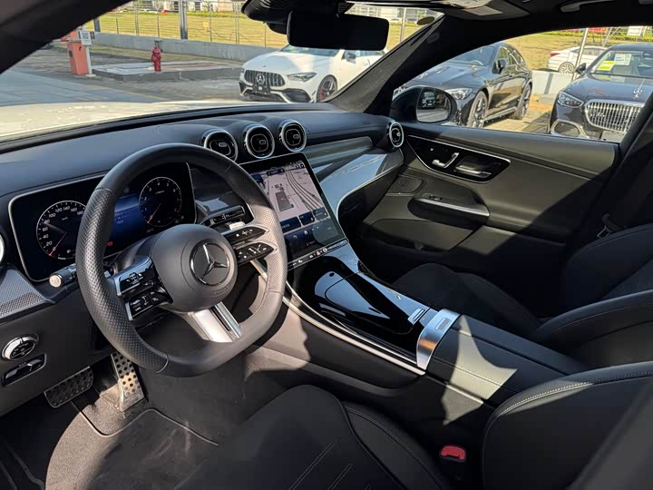 Mercedes-Benz GLC-Class Coupe 2025 2025款 GLC 260 4MATIC 轿跑SUV