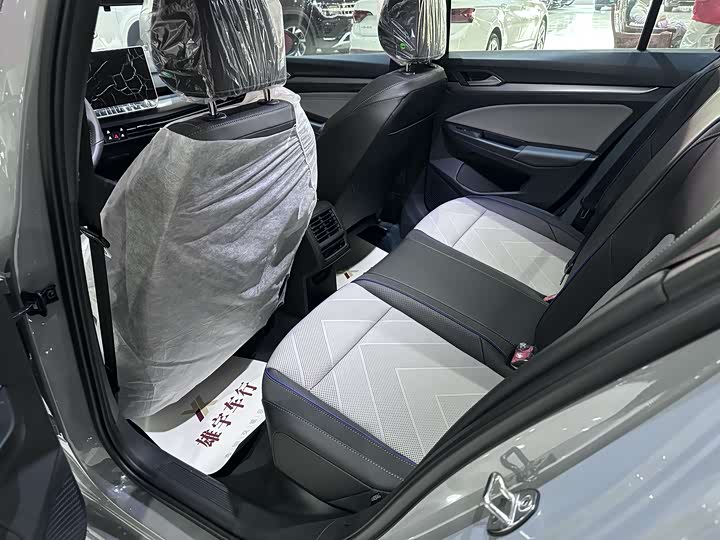 Volkswagen Golf 2025 2025款 改款二 300TSI R-Line