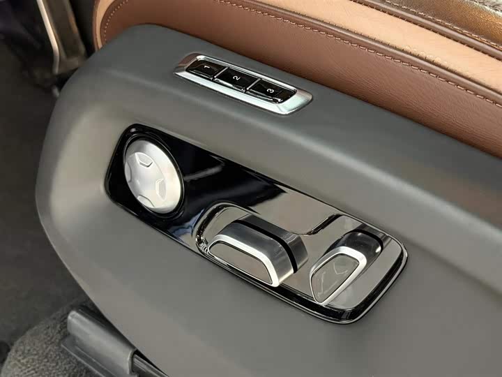 Hongqi LS7 (Guoyao) 2022 2022款 4.0T 典雅旗航版 6座