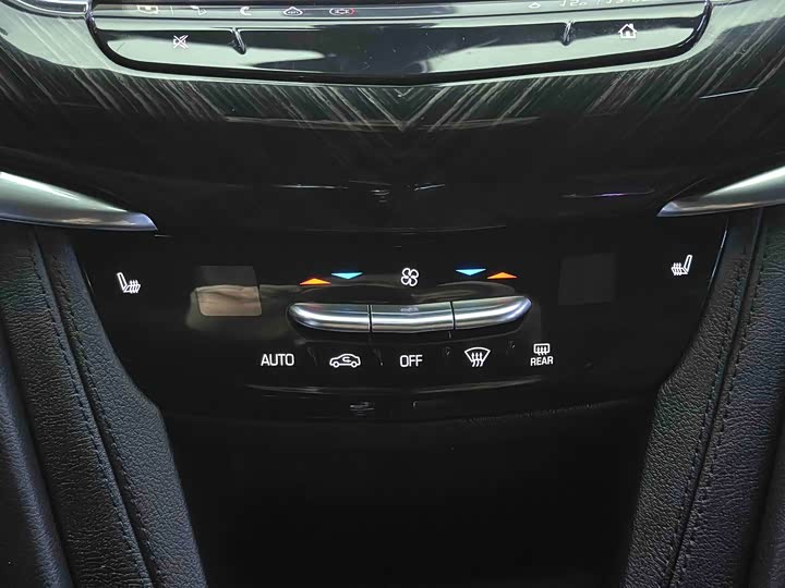 Cadillac XT6 2022 2022款 2.0T 六座两驱豪华型