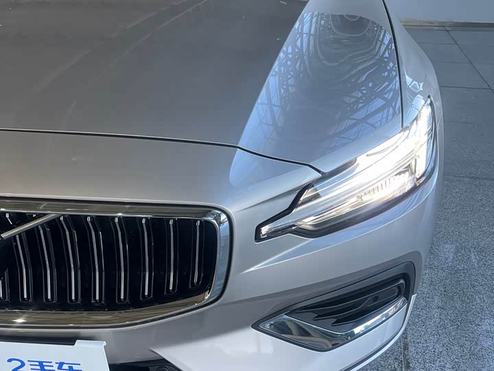 Volvo S60 2024 2024款 B4 智逸豪华版