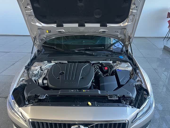 Volvo S60 2024 2024款 B4 智逸豪华版