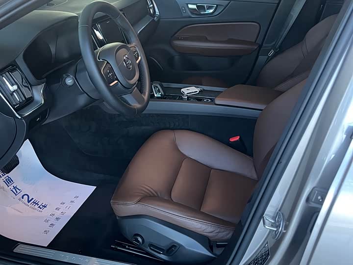 Volvo S60 2024 2024款 B4 智逸豪华版