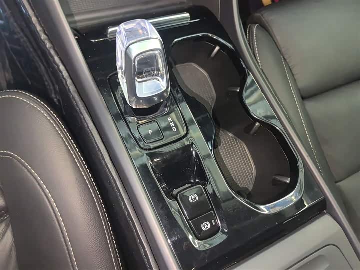 Volvo XC40 2023 2023款 B4 四驱智远豪华版