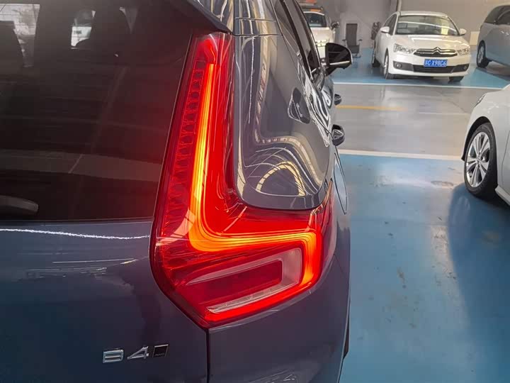 Volvo XC40 2023 2023款 B4 四驱智远豪华版