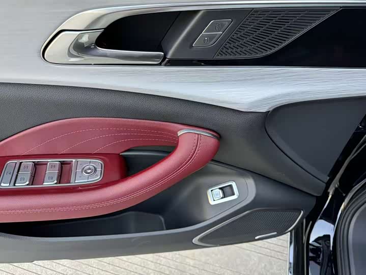 Hongqi H5 2025 2025款 2.0T 自动旗畅版