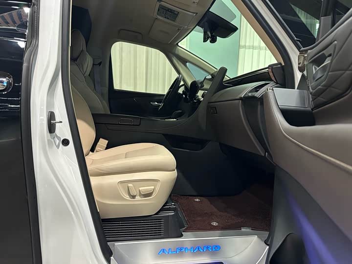 Toyota Alphard 2024 2024款 双擎 2.5L 臻享版