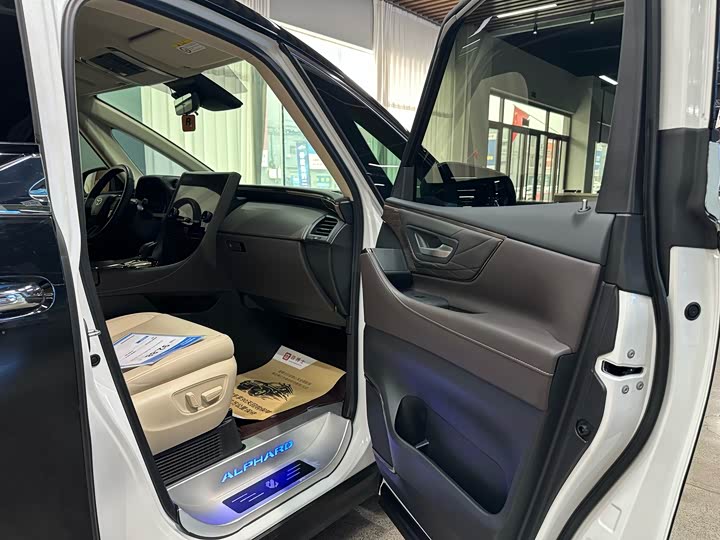 Toyota Alphard 2024 2024款 双擎 2.5L 臻享版