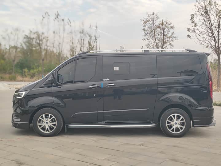 2024 Ford Tourneo
