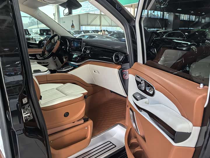Mercedes-Benz V-Class 2022 2022款 V 260 L 长轴距豪华版