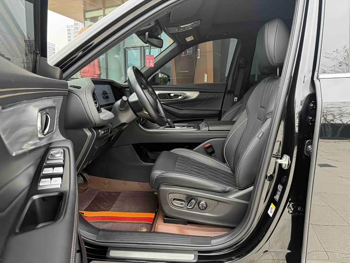 GAC Trumpchi GS8 2025 2025款 领航系列 2.0TGDI 两驱豪华版 5座