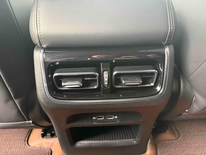 GAC Trumpchi GS8 2025 2025款 领航系列 2.0TGDI 两驱豪华版 5座