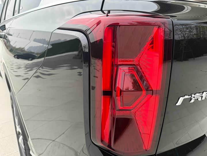 GAC Trumpchi GS8 2025 2025款 领航系列 2.0TGDI 两驱豪华版 5座