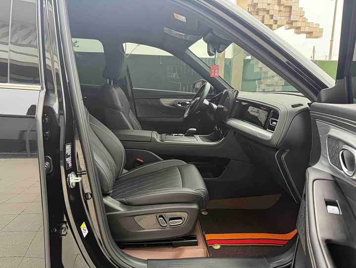 GAC Trumpchi GS8 2025 2025款 领航系列 2.0TGDI 两驱豪华版 5座