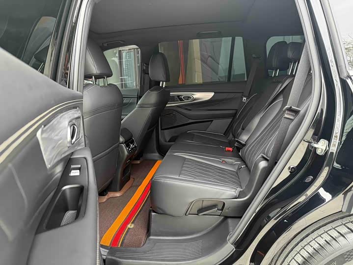 GAC Trumpchi GS8 2025 2025款 领航系列 2.0TGDI 两驱豪华版 5座