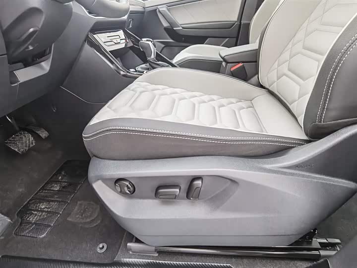 Volkswagen Tayron 2024 2024款 300TSI 两驱豪华Plus进阶版