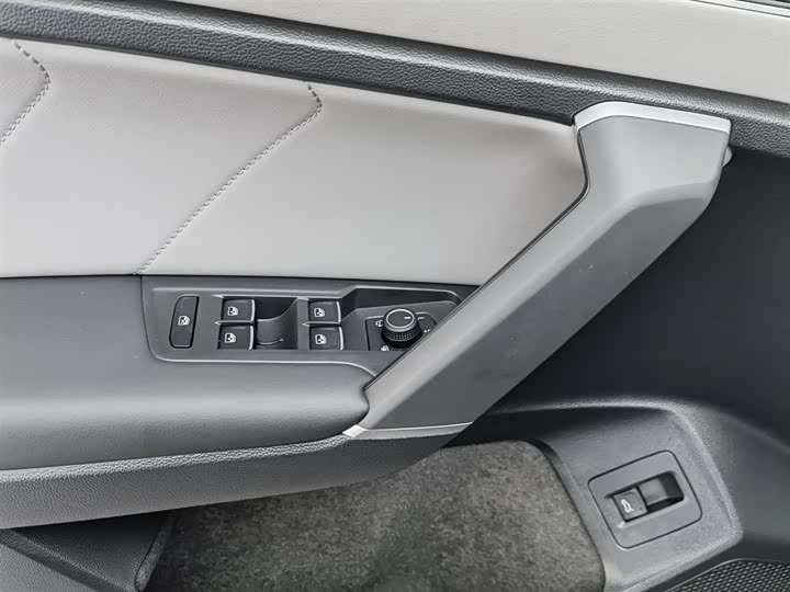 Volkswagen Tayron 2024 2024款 300TSI 两驱豪华Plus进阶版