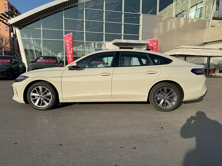 Volkswagen Lamando L 2026 2026款 凌渡L 300TSI 凌风版